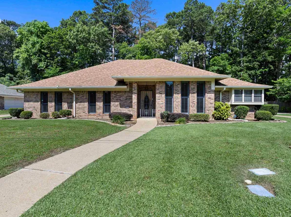 811 Pinegrove Ln, Longview, TX 75604