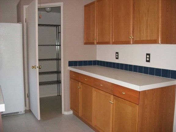 5th image of 220 NE Hill St