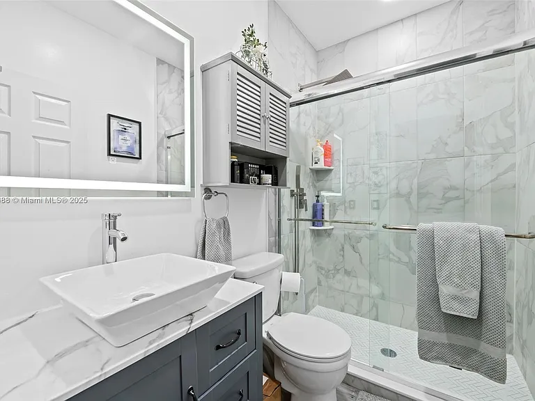 10541 NW 56th Pl — Photo 8