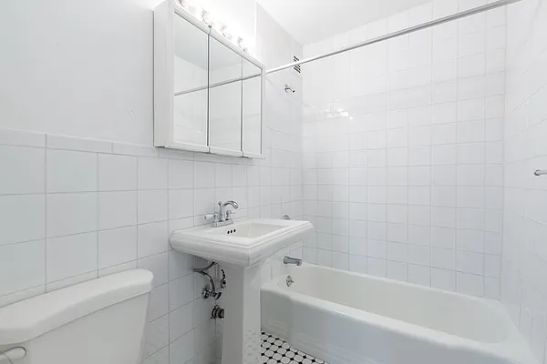 Rented by Stonehenge NYC LLC | media 10