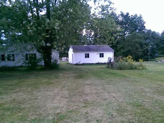 2nd image of 102 W Oakwood Way