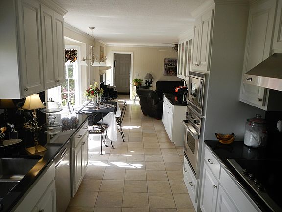 5th image of 7 Garden Corner Ct