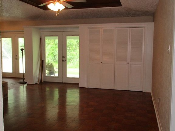 3rd image of 9485 Landis Dr
