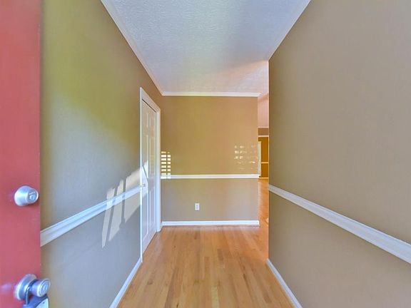 4th image of 104 Woodcliff Dr