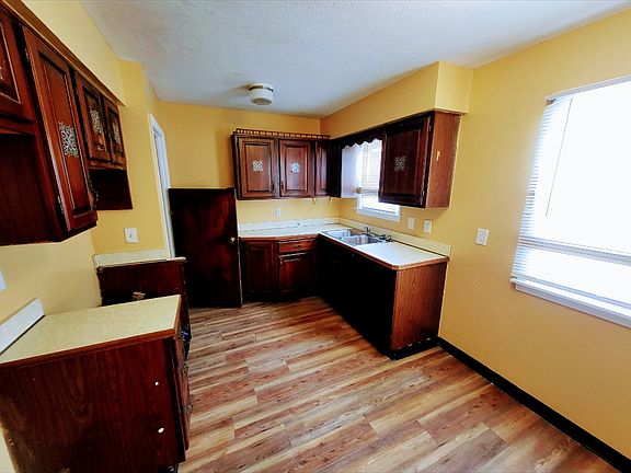 3rd image of 4461 E 158th St