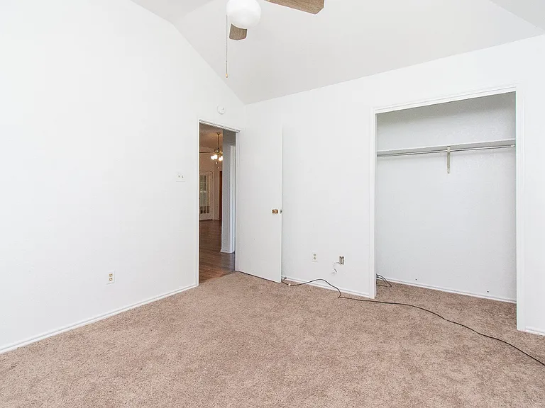 2406 Cactus Dr — Photo 12