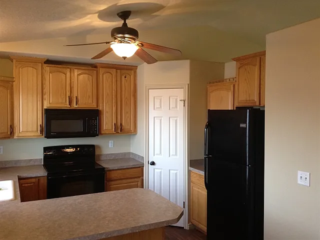 4 bed, 3.0 bath, 1710 sqft, $2,310 — Photo 3