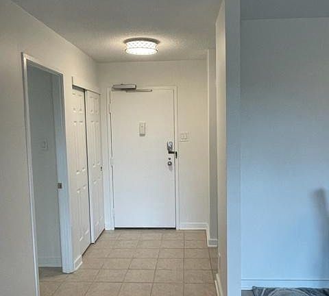 3rd image of 203 Yoakum Pkwy APT 420