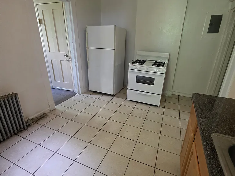 43 Currans Ln #3L — Photo 3