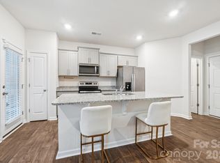 9051 Lowfalls Ln, Charlotte, NC 28216