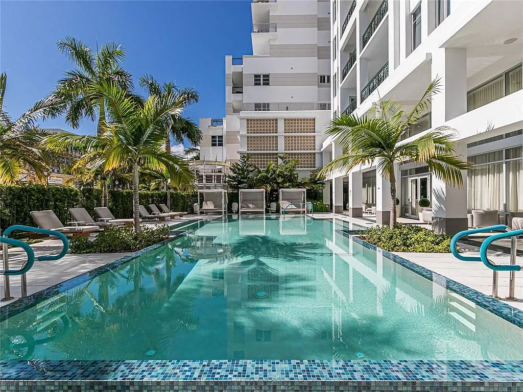 1 bed, 1.0 bath, 887 sqft, $6,000 — Photo 4