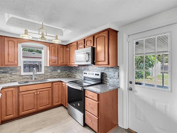 4th image of 5228 GREENWOOD STREET
