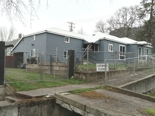 113 N Walnut St, Bingen, WA 98605