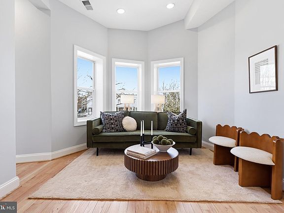 4th image of 229 14th St SE #2