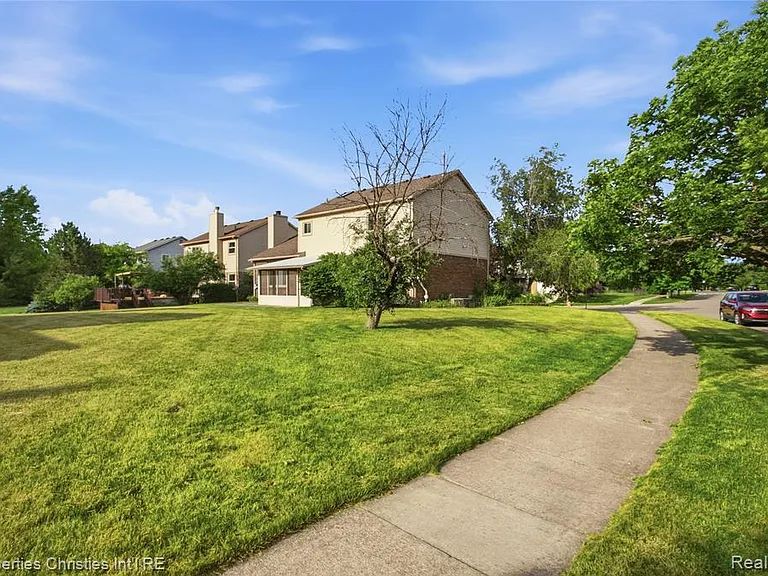 6474 Bedview Dr — Photo 43