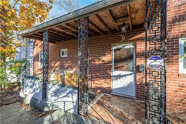 Sold by Exclusive Properties Sotheby's International Realty | media 12