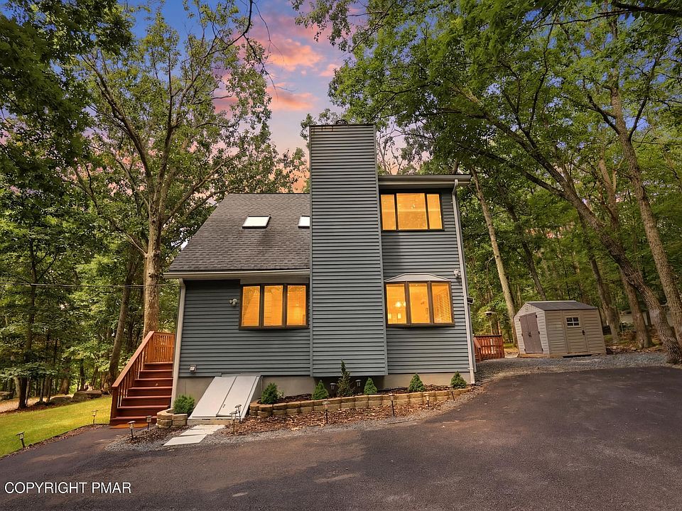 1st image of 824 Clubhouse Dr