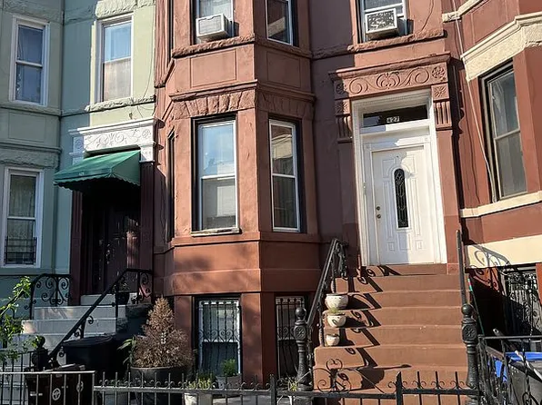 427 51st St Floor 2, Brooklyn, NY 11220