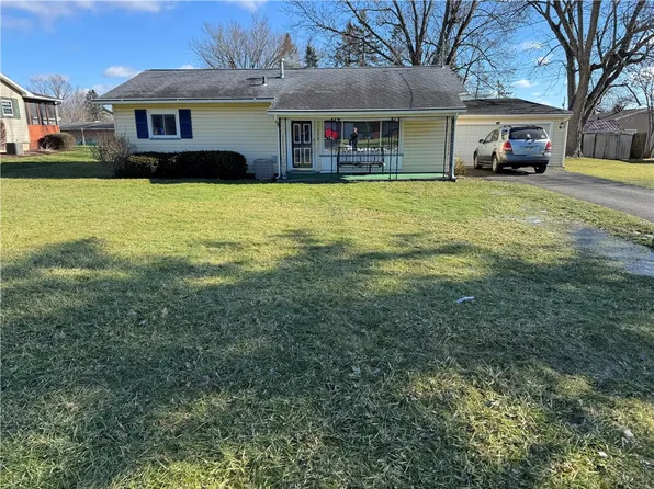 136 Crestwood Dr, New Castle, PA 16101
