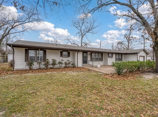 903 Lynn St, Bonham, TX 75418