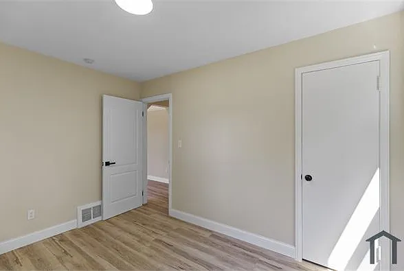 27334 Notre Dame St — Photo 12