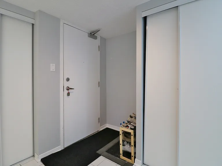 35 Holland Ave #302 — Photo 3