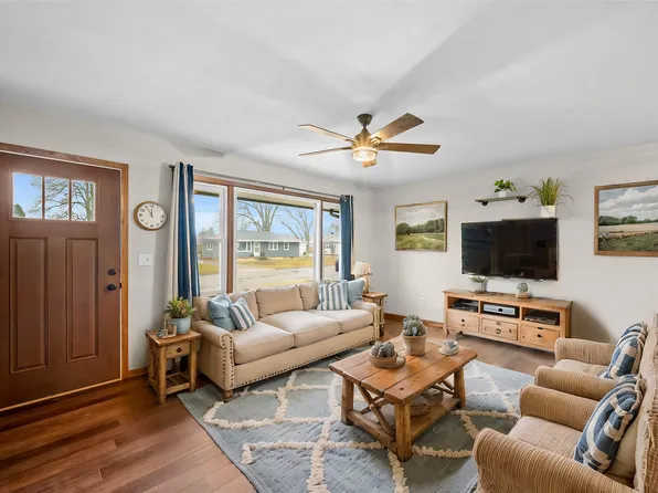 105 W Pleasant St, Monroe, IA 50170