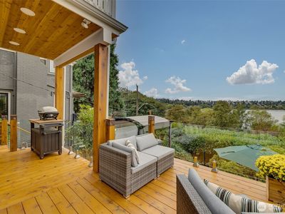 5822 E Green Lake Way N, Seattle, WA, 98103