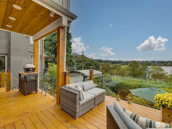 5822 E Green Lake Way N, Seattle, WA 98103