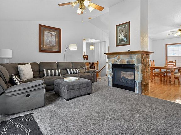 4th image of 3905 Memory Ln