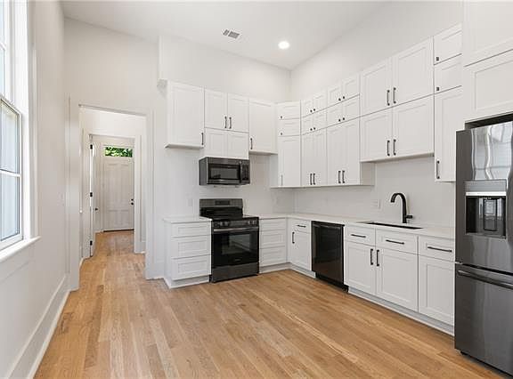 4th image of 1903 Foucher St