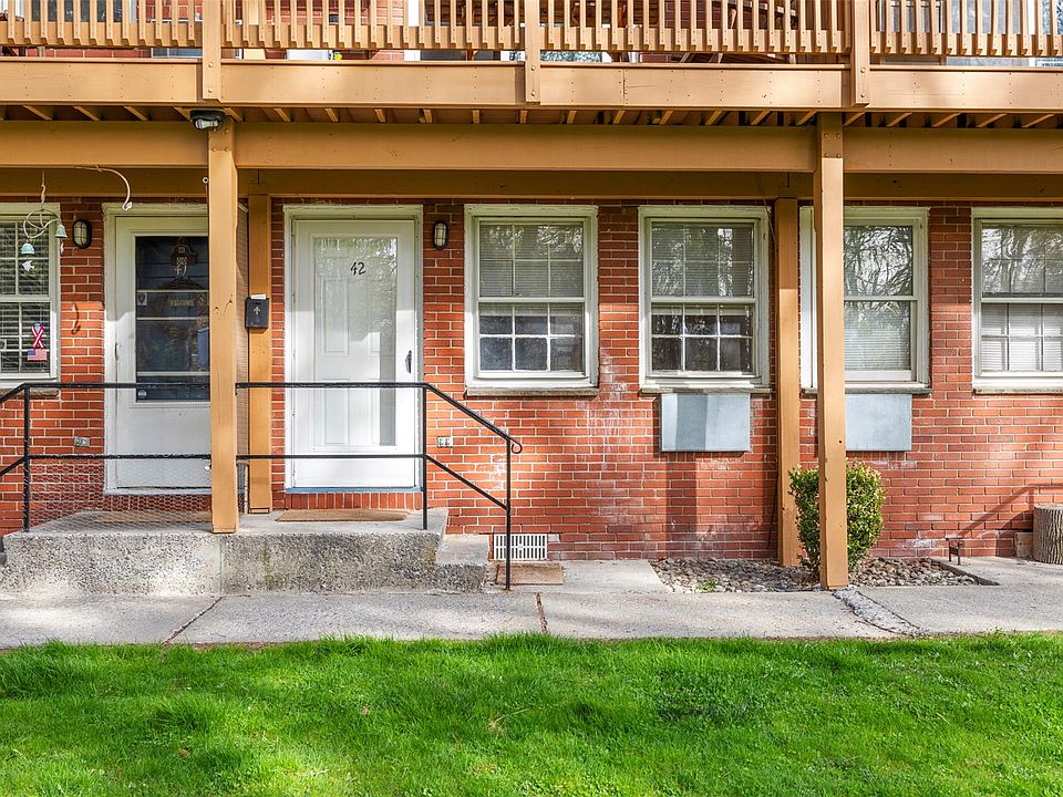 1st image of 1 Huguenot Street #42