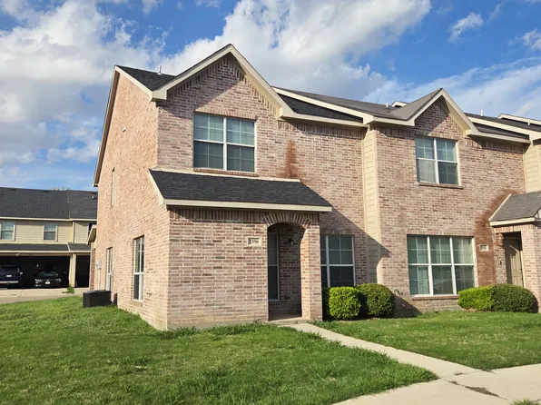 2396 Calendar Ct, Grand Prairie, TX 75050