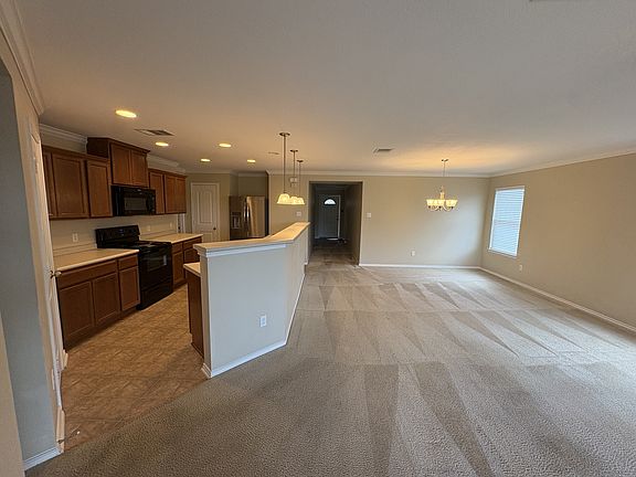 4th image of 400 Gina Dr