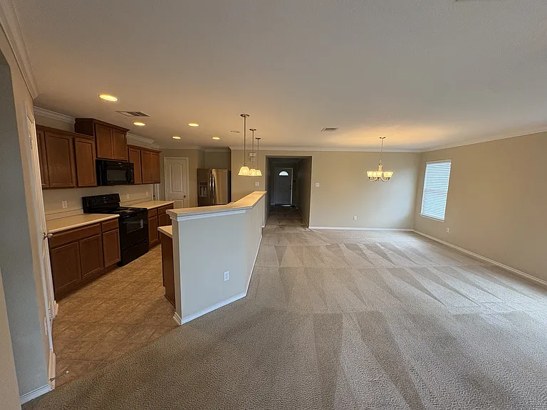 400 Gina Dr — Photo 4