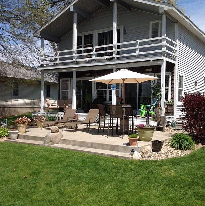 1st image of 22898 Lake Shore Dr