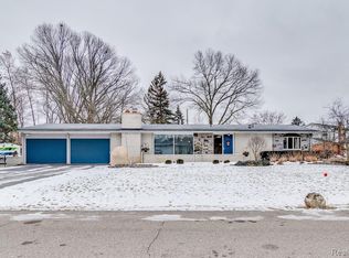2877 Adlake Dr, Waterford, MI 48329