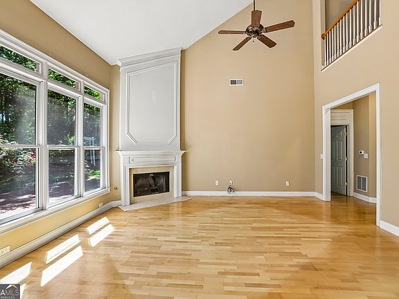 3rd image of 3054 Montclair Cir SE