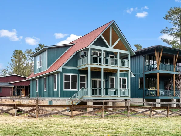 111 Waterlily Dr, Flat Rock, NC 28731