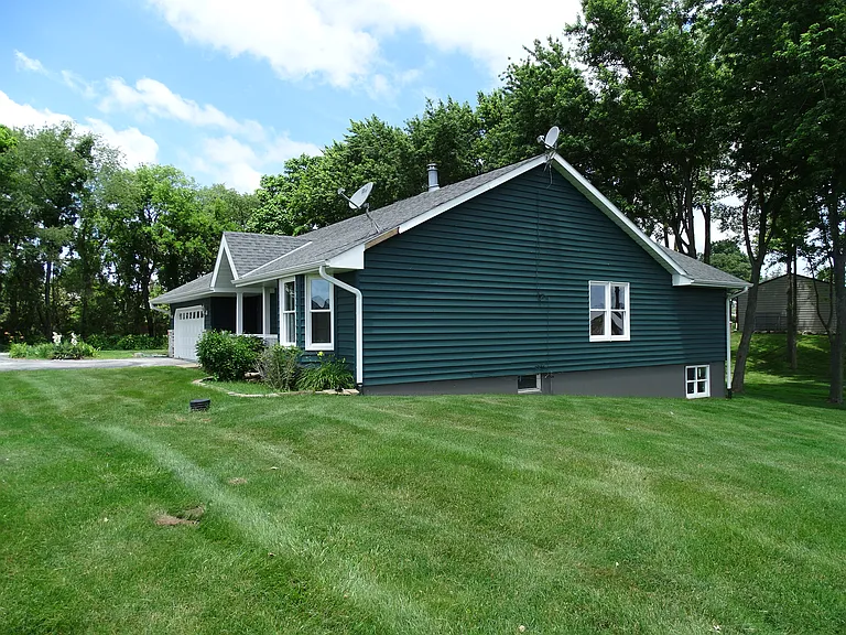 1061 Morthland Dr — Photo 5