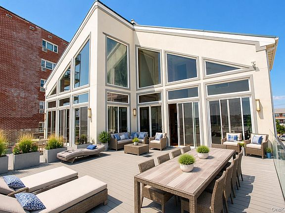 3rd image of 770 Shore Rd APT 1