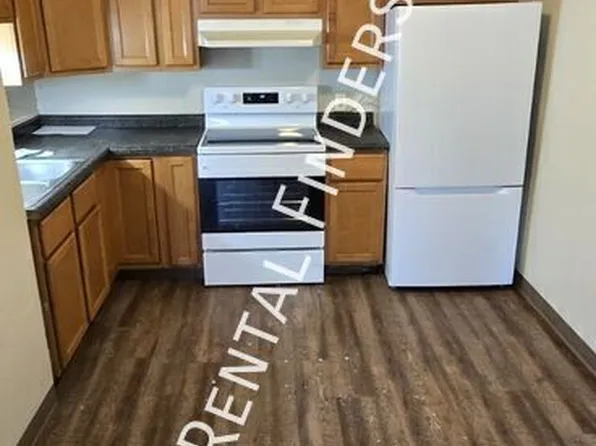 12 Cottage Row APT 11, Marinette, WI 54143