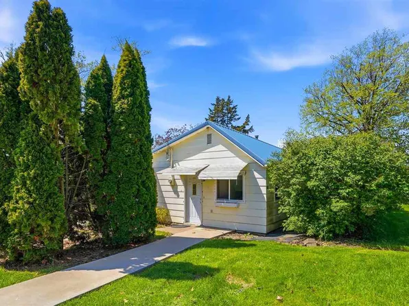 617 6th St, Wellman, IA 52356