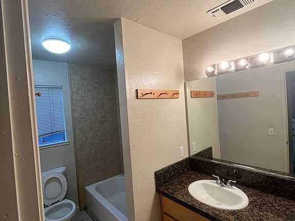 4th image of 4 Klondike Ct APT A