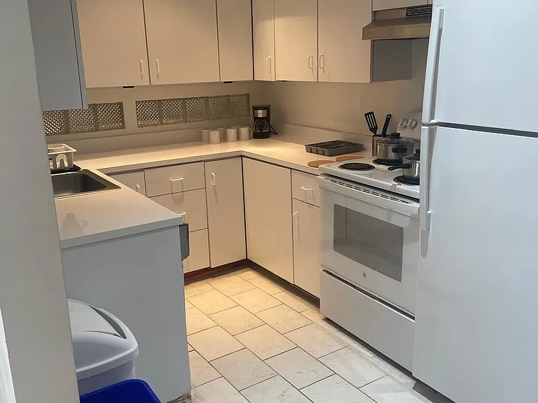 410 E End Ave #6 — Photo 5