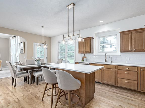 3rd image of 2670 Avalon Woods Ct