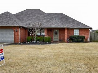 2904 Trowbridge Dr, Paragould, AR 72450