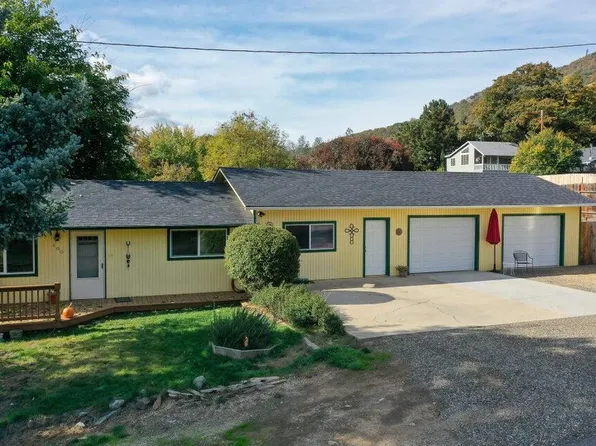 480 Chavner St, Gold Hill, OR 97525