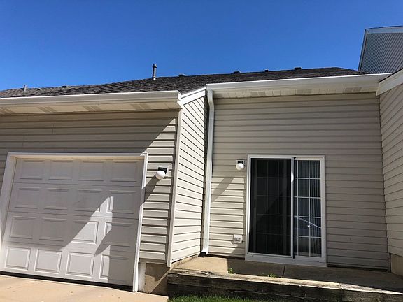 3rd image of 205 E Victoria Cir
