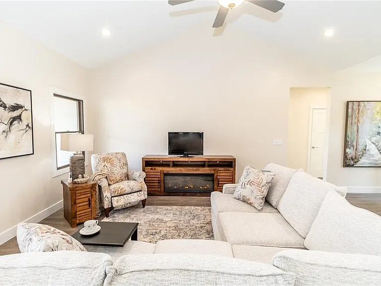 1025 Baker Rd — Photo 9